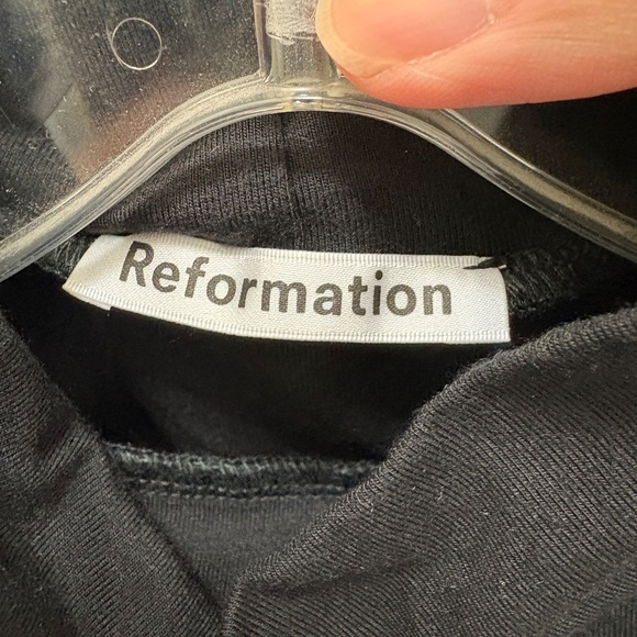 Reformation sleeveless  crop top with turtleneck - Picture 3 of 5